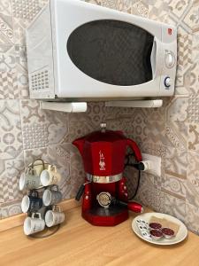 Coffee and tea making facilities at Ninetta House