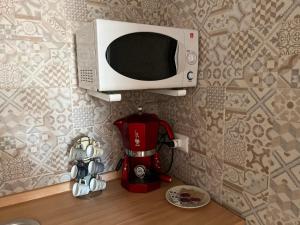 Coffee and tea making facilities at Ninetta House