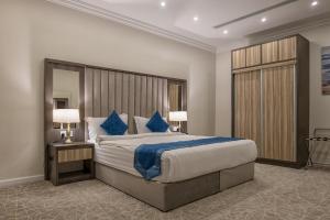 Säng eller sängar i ett rum på فندق كارم رأس تنورة - Karim Hotel Ras Tanura