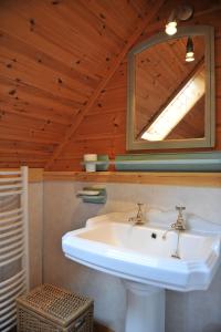 Gallery image of Ardlui Lochside Lodges in Ardlui