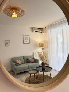a living room with a couch and a table at Studio Confort 35m2 Rénové, Equipé et Climatisé, tout se fait à pied! in Antibes