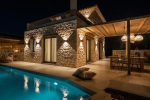 Kolam renang di atau di dekat PAPADRIA VILLAS - Modern Luxury villas near Kathisma Beach