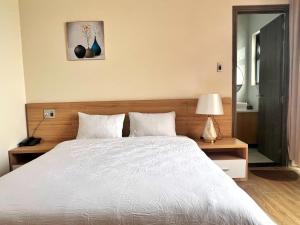 Postel nebo postele na pokoji v ubytování Q's House Dalat