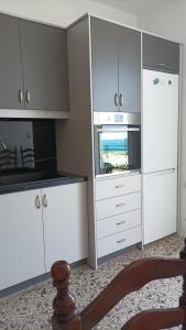 Kuchyň nebo kuchyňský kout v ubytování Kostas Maria Apartment 109m2 1st Floor