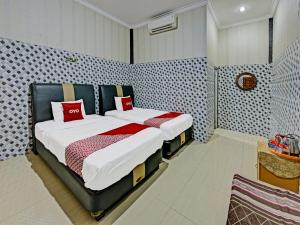 En eller flere senger på et rom på SPOT ON 91376 Hotel Bintang Flores