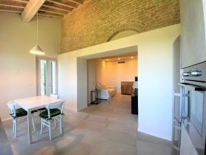 Köök või kööginurk majutusasutuses TRA LE MURA-central apartment in Siena +18 fotot