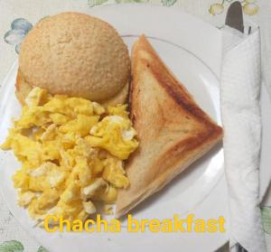 Opsi sarapan yang tersedia untuk tamu di Chacha Homestay & Dormitory