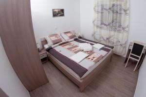 Postel nebo postele na pokoji v ubytování Apartmani Mijo, Biograd na Moru + 37 fotografií
