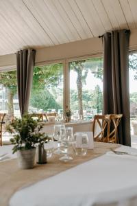 Hôtel Résidence Normandy Country Club by Popinnsにあるレストランまたは飲食店