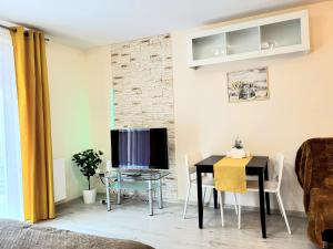 a living room with a table and a television at Cracow NOVUM Apartment Downtown free parking 4 os in Kraków