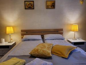 Posteľ alebo postele v izbe v ubytovaní Sunflower Apartment near Kiev airport & railway station & center city!