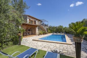an external view of a villa with a swimming pool at Es Puchet in Búger