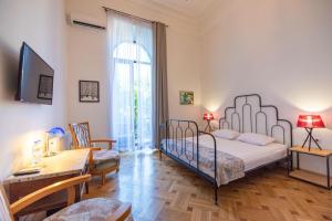 Ένα ή περισσότερα κρεβάτια σε δωμάτιο στο Rustaveli Hotel