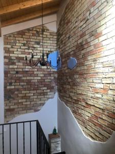 a brick wall with an apple sign on it at Casa Rural El Corral del Tío Santiago in Mazaleón