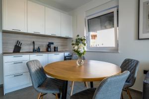 Afbeelding uit fotogalerij van Apartment House Vista in Crikvenica