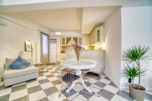 A seating area at Stylish and Cozy Home in Andros Town by Explore Andros