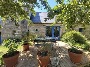Vonkajšia záhrada v ubytovaní Domaine de Kerstrat
