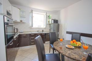 Kuchyň nebo kuchyňský kout v ubytování Apartment Antonio
