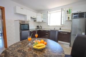 Kuchyň nebo kuchyňský kout v ubytování Apartment Antonio