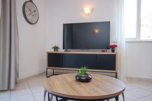 TV a/nebo společenská místnost v ubytování Apartment Antonio