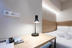 URBAIA ROOMS客房内的一张或多张床位
