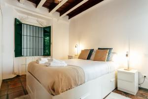 A bed or beds in a room at Alohamundi Alcázares