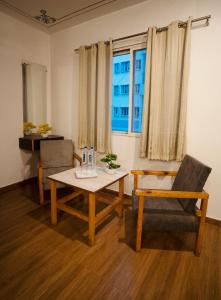 Ruang duduk di Tripli Hotels Arunoday Palace