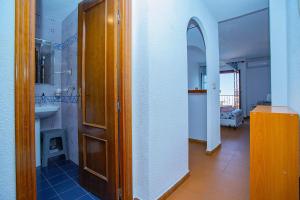 A bed or beds in a room at 042 Peaceful Mar View - Alicante Holiday