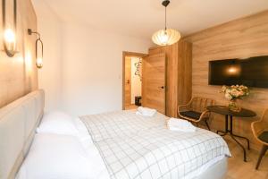 Letto o letti in una camera di Wisła - Centrum, Apartament z Wiślaczkiem - Dream Apart