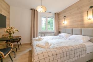 Letto o letti in una camera di Wisła - Centrum, Apartament z Wiślaczkiem - Dream Apart