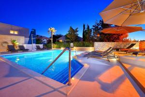 Πισίνα στο ή κοντά στο Family-friendly apartments with swimming pool Novalja, Pag - 14275 +12 φωτογραφίες
