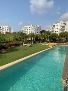 Basen w obiekcie Las Colinas Golf - Naranjo 60 Penthouse lub w pobliżu