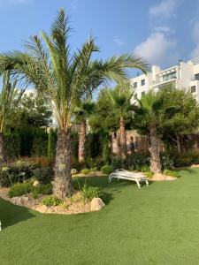 Ogród w obiekcie Las Colinas Golf - Naranjo 60 Penthouse
