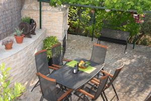Ogród w obiekcie Stellar House Višnjan