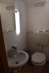 Kupatilo u objektu Ioannis Home at Skonizo