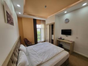 Baku Panorama Hotel tesisinde bir odada yatak veya yataklar