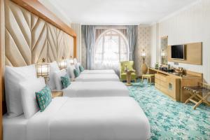 سرير أو أسرّة في غرفة في Elaf Al Taqwa Hotel