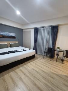 Katil atau katil-katil dalam bilik di Tisa Hotel Udonthani