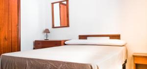 A bed or beds in a room at Sweet Room in Malaga Center "Homestay" - Habitación Alojamiento en Apartamento