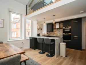 Gallery image of Pass the Keys Stunning 3 Bed Loft Style Apt with Free Parking in Edinburgh