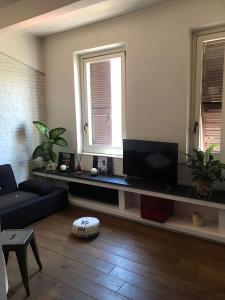 Televízia a/alebo spoločenská miestnosť v ubytovaní Cinquecento Loft