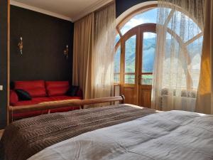 Llit o llits en una habitació de GRAF Kazbegi