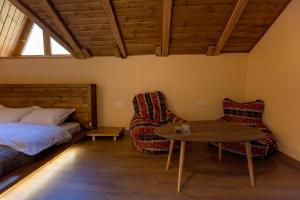 Llit o llits en una habitació de GRAF Kazbegi