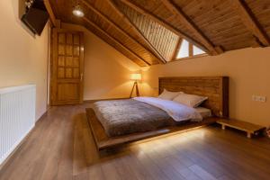 Llit o llits en una habitació de GRAF Kazbegi