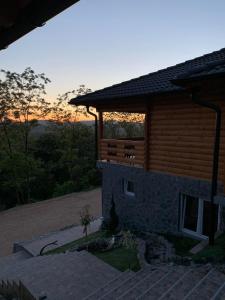 Gallery image of Boja zalaska - drveni apartman in Jagodina +18 photos