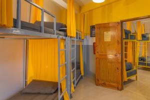 Kuchyň nebo kuchyňský kout v ubytování Whoopers Hostel Bir