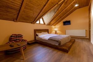 Llit o llits en una habitació de GRAF Kazbegi