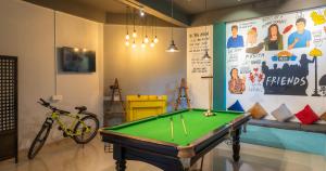 Herní místnost v ubytování Whoopers Hostel Bir
