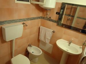 A bathroom at Rifugio Fulieri in Salento