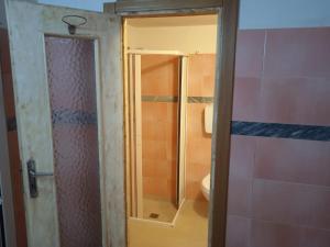 A bathroom at Rifugio Fulieri in Salento